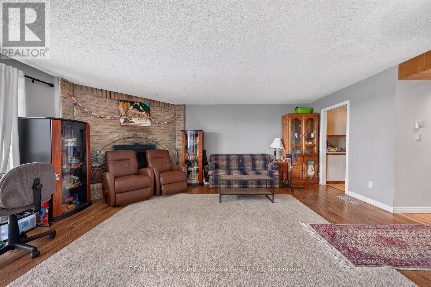 #3E 20 RYDER DRIVE - 19
