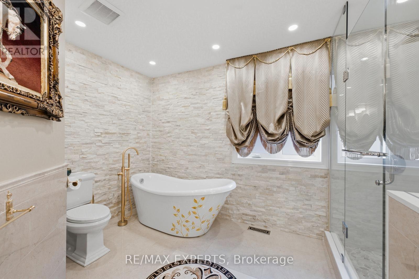 215 VELMAR DRIVE - 23
