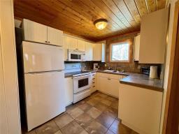 Bedroom - 100 Frontier Road, Beaconia, MB R0E0B0 Photo 8