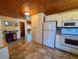 3pc Bathroom - 100 Frontier Road, Beaconia, MB R0E0B0 Photo 10