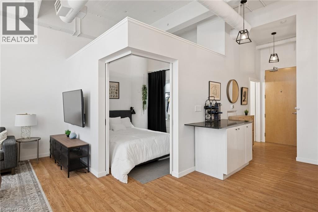 #102 410 KING Street W - 21