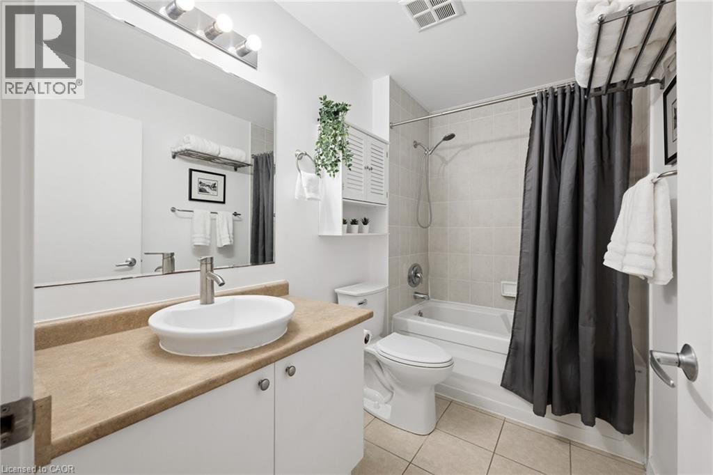 #102 410 KING Street W - 27