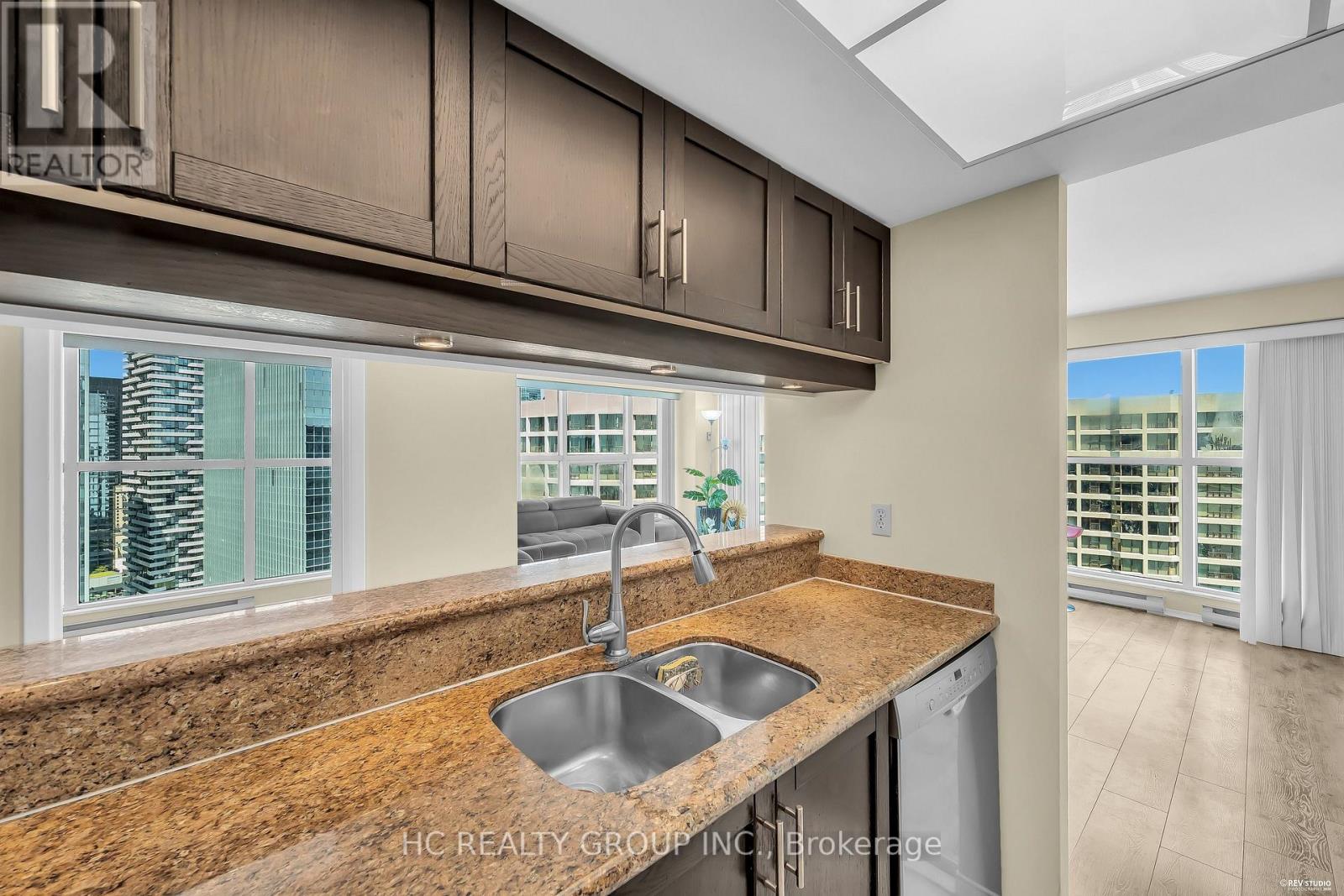 #3902 99 HARBOUR SQUARE - Image 6