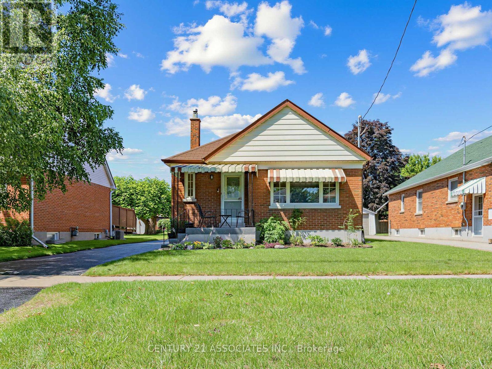 58 CENTRAL PARK BOULEVARD S - 1
