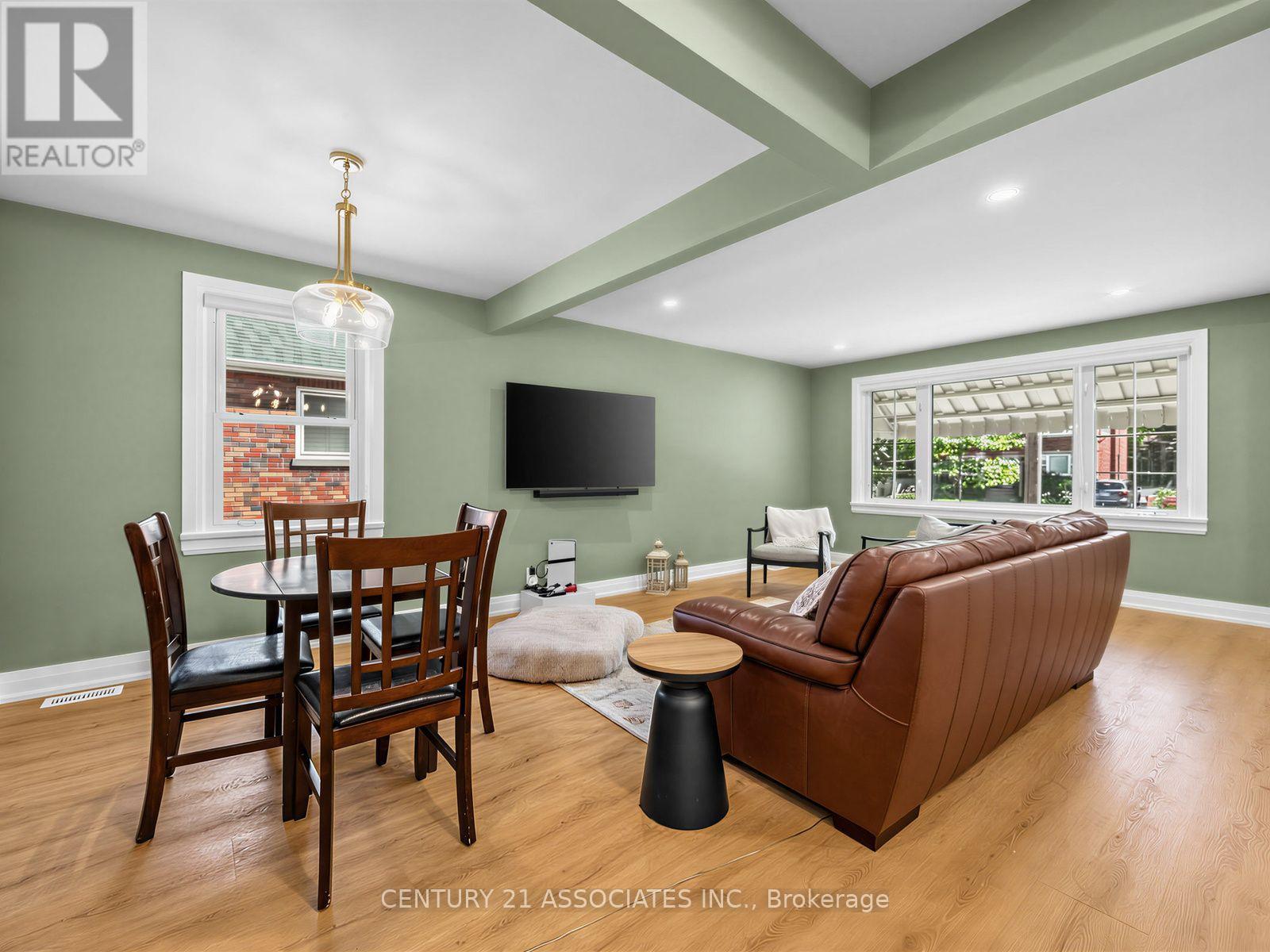 58 CENTRAL PARK BOULEVARD S - 10