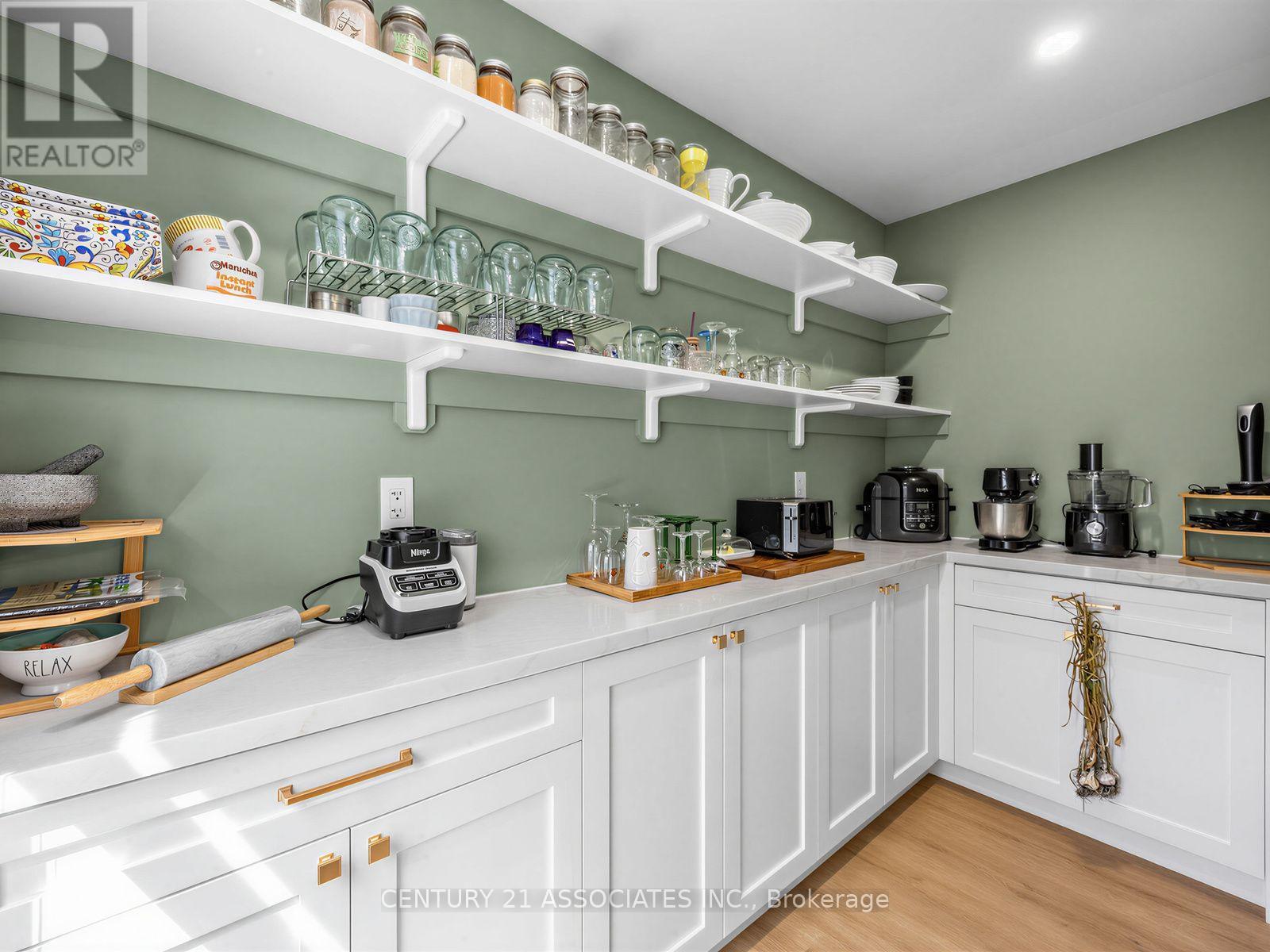 58 CENTRAL PARK BOULEVARD S - 16