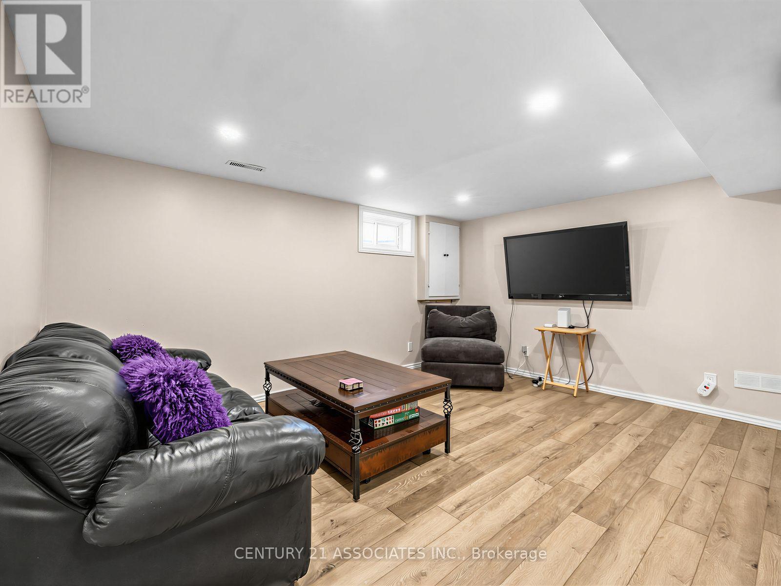 58 CENTRAL PARK BOULEVARD S - 23