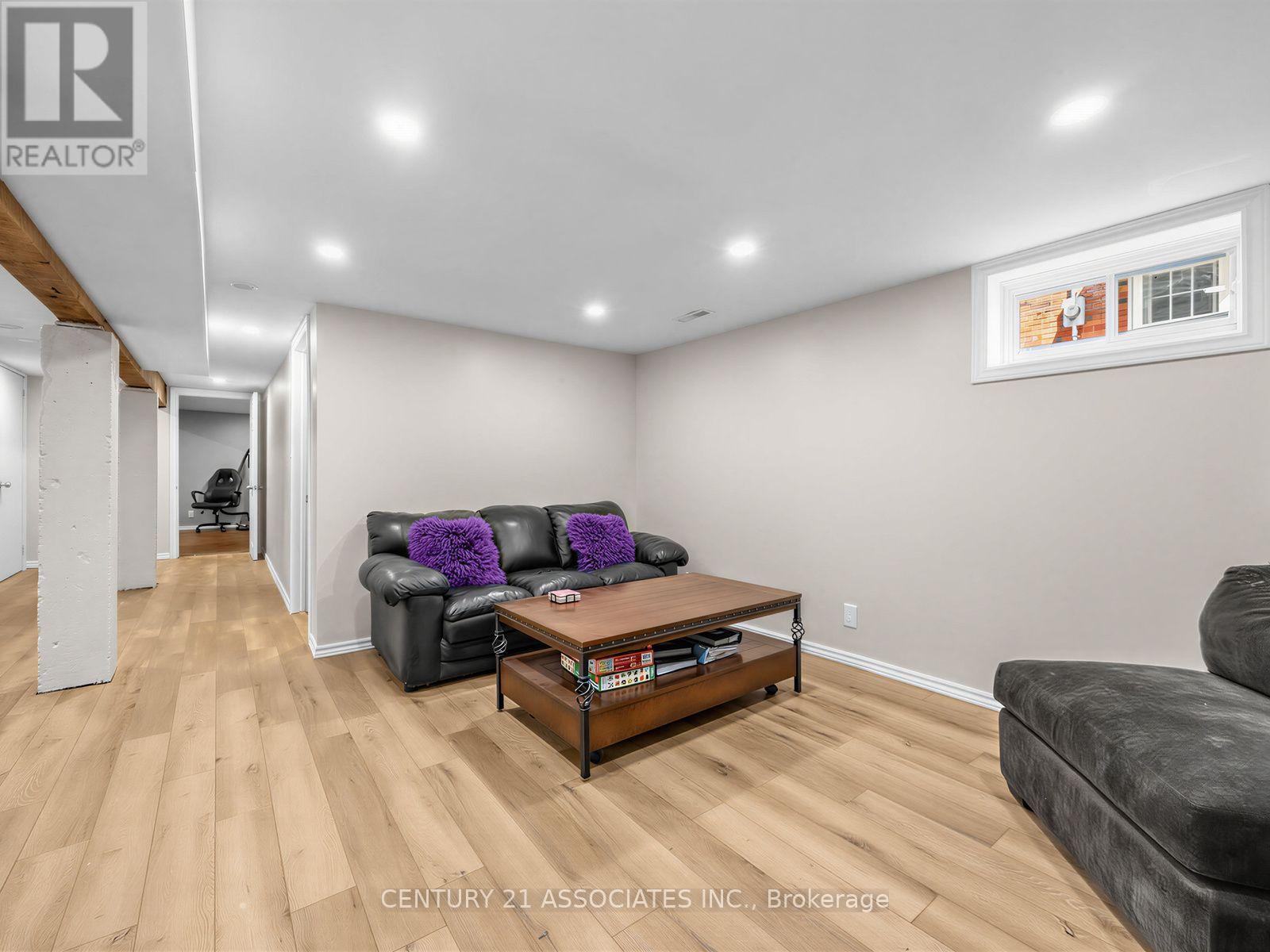 58 CENTRAL PARK BOULEVARD S - 24