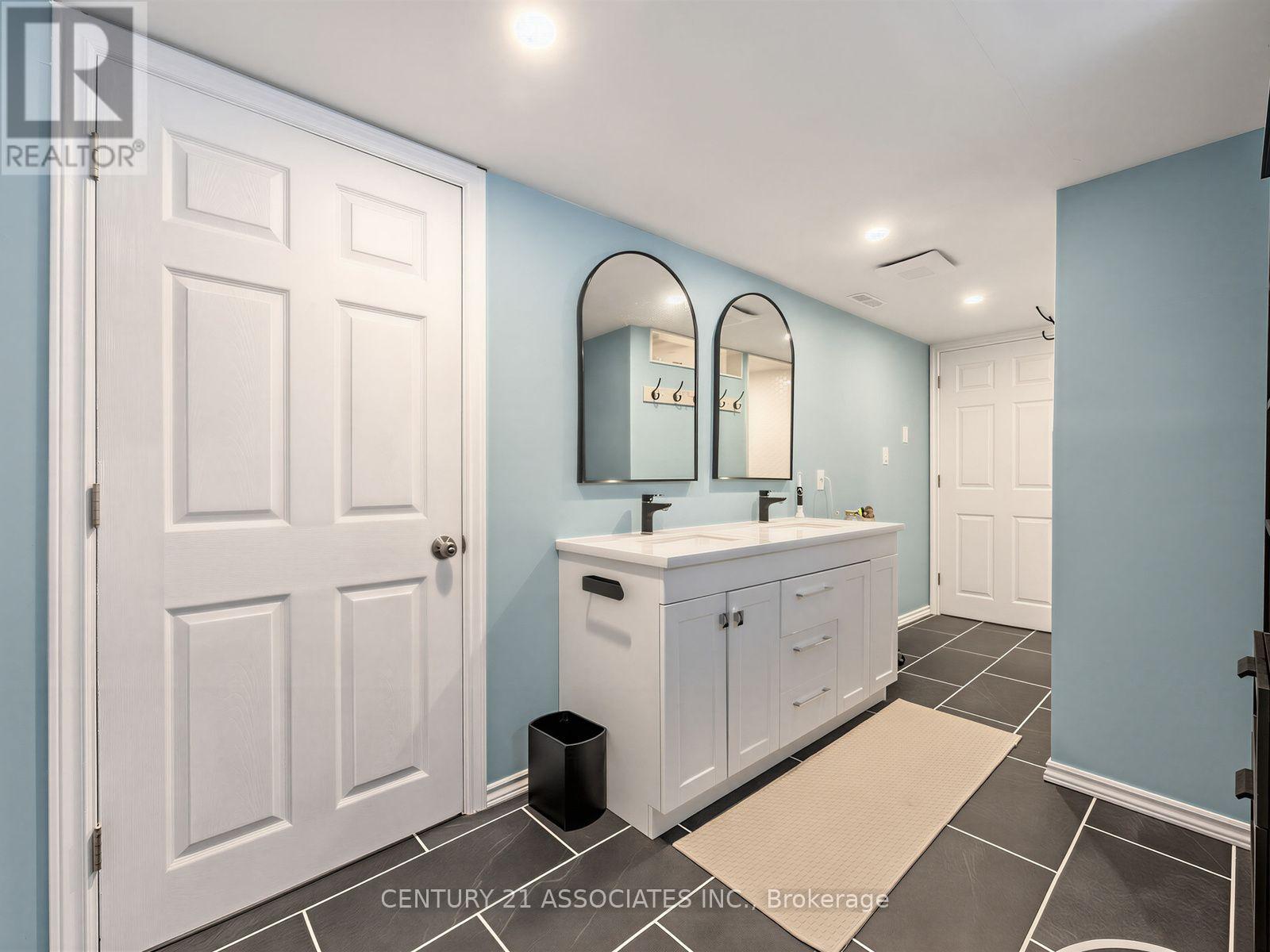 58 CENTRAL PARK BOULEVARD S - 28