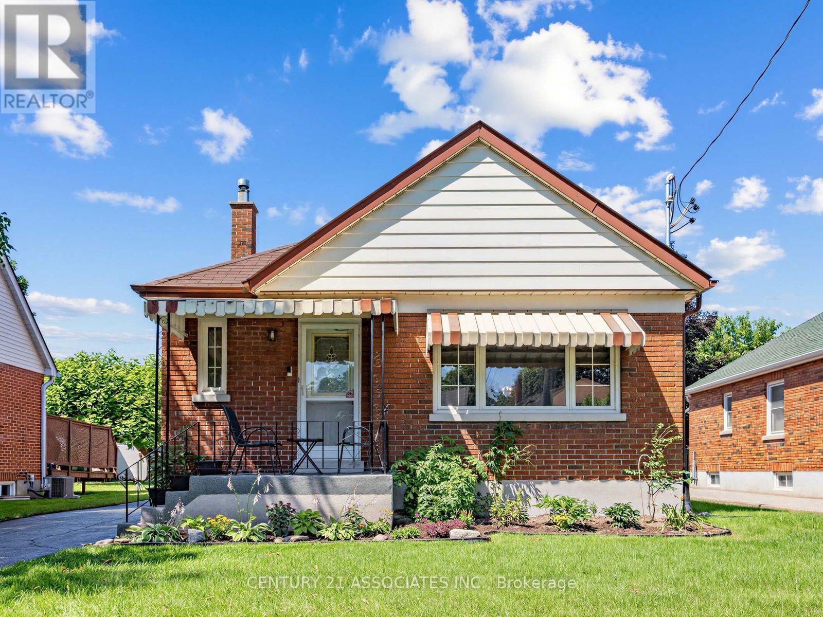 58 CENTRAL PARK BOULEVARD S - 3