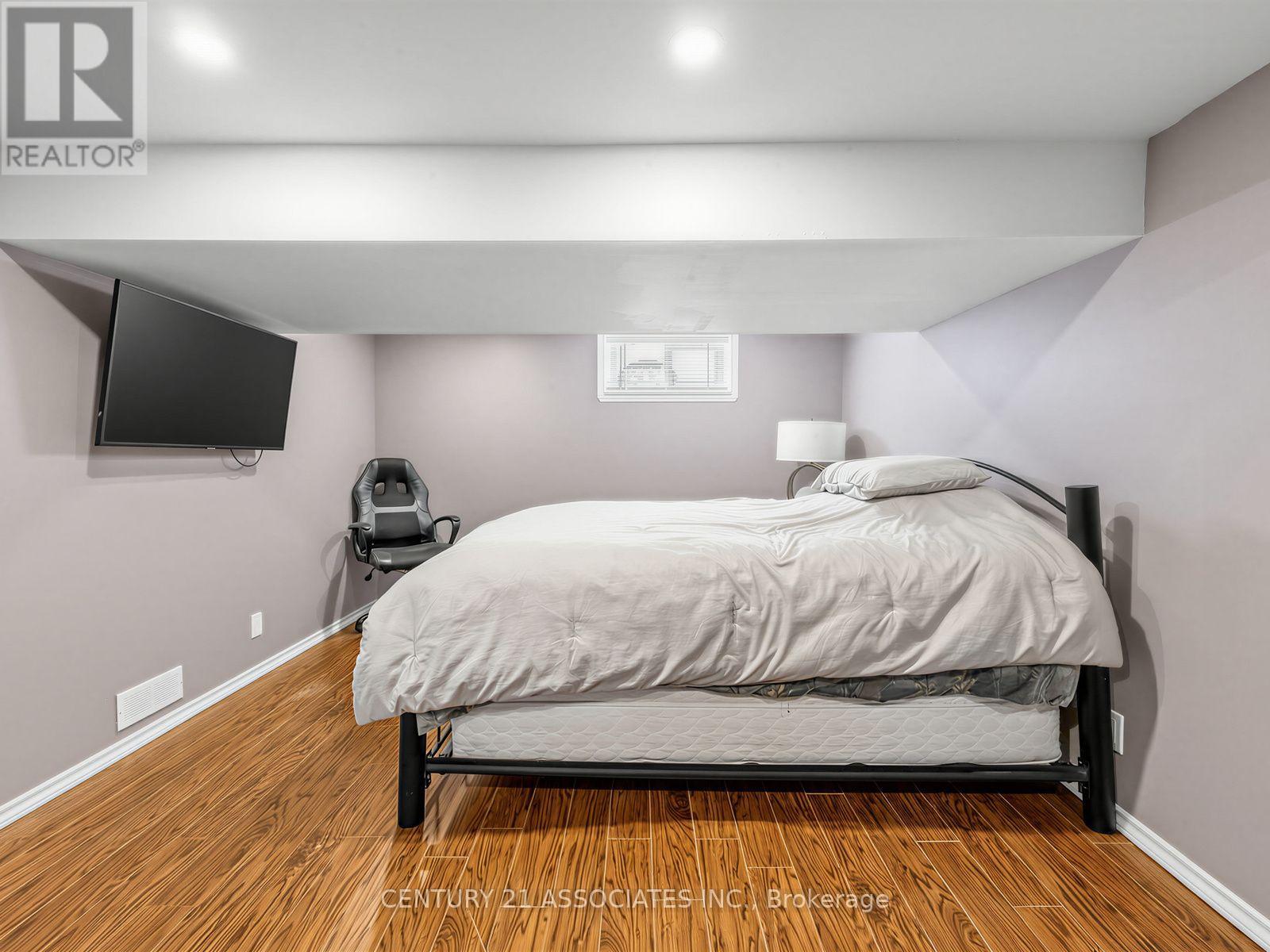 58 CENTRAL PARK BOULEVARD S - 30