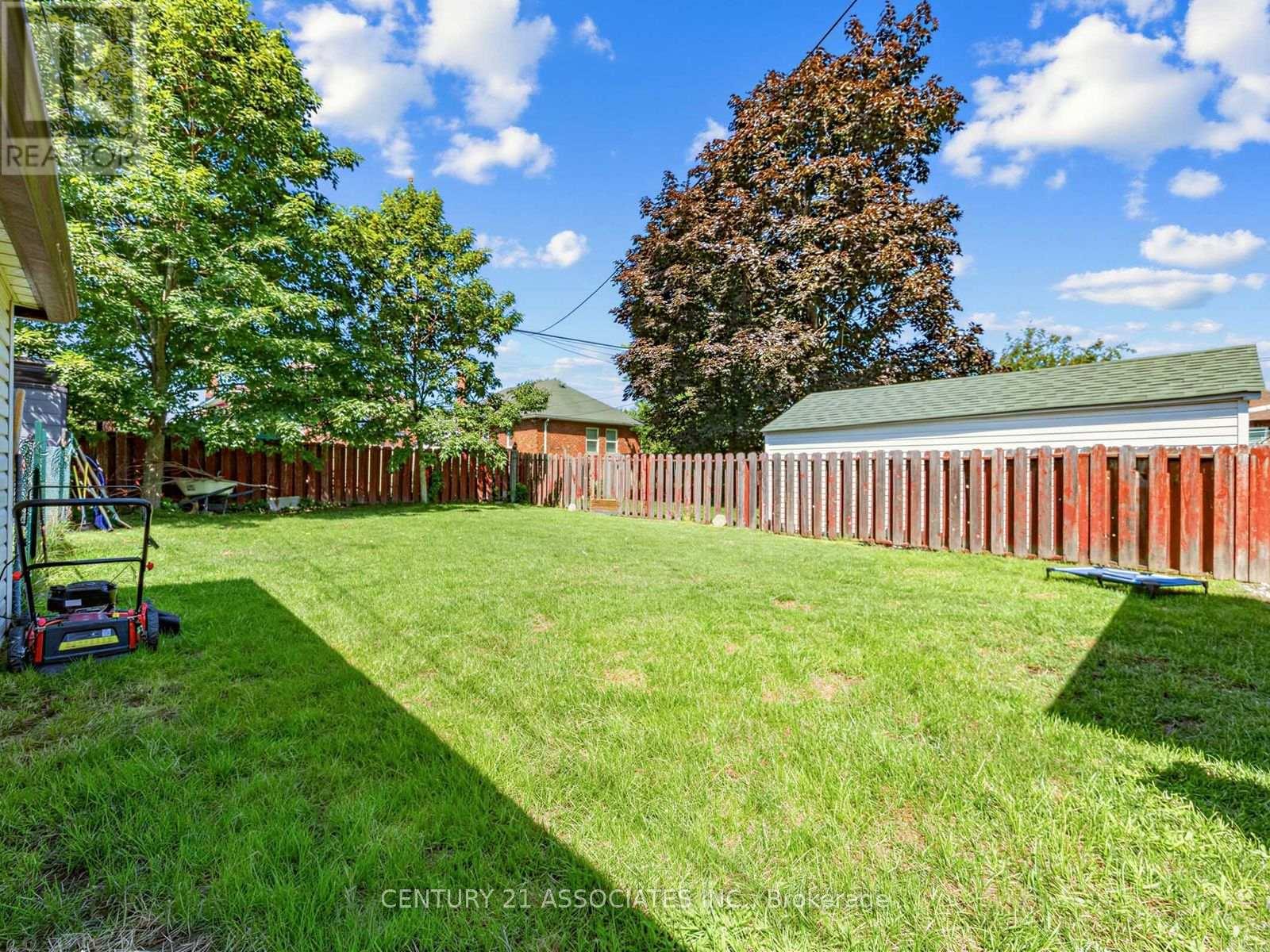 58 CENTRAL PARK BOULEVARD S - 32