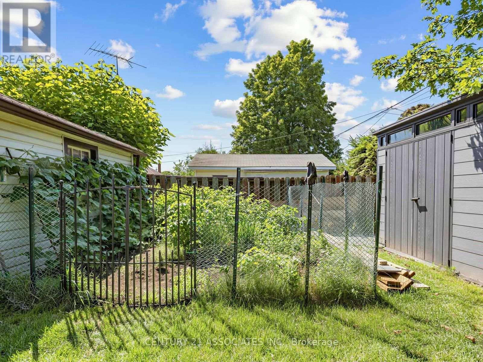 58 CENTRAL PARK BOULEVARD S - 36