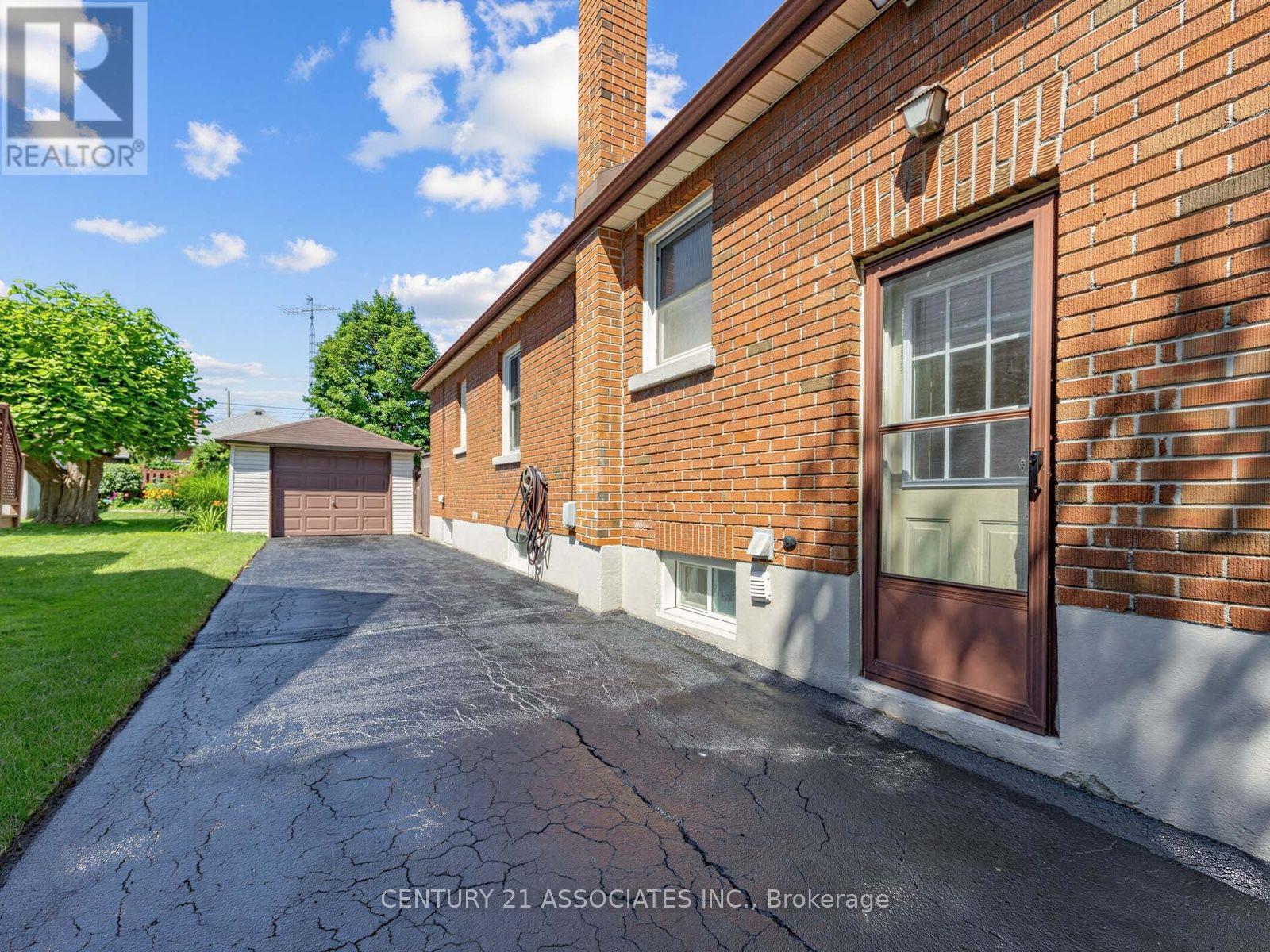 58 CENTRAL PARK BOULEVARD S - 39