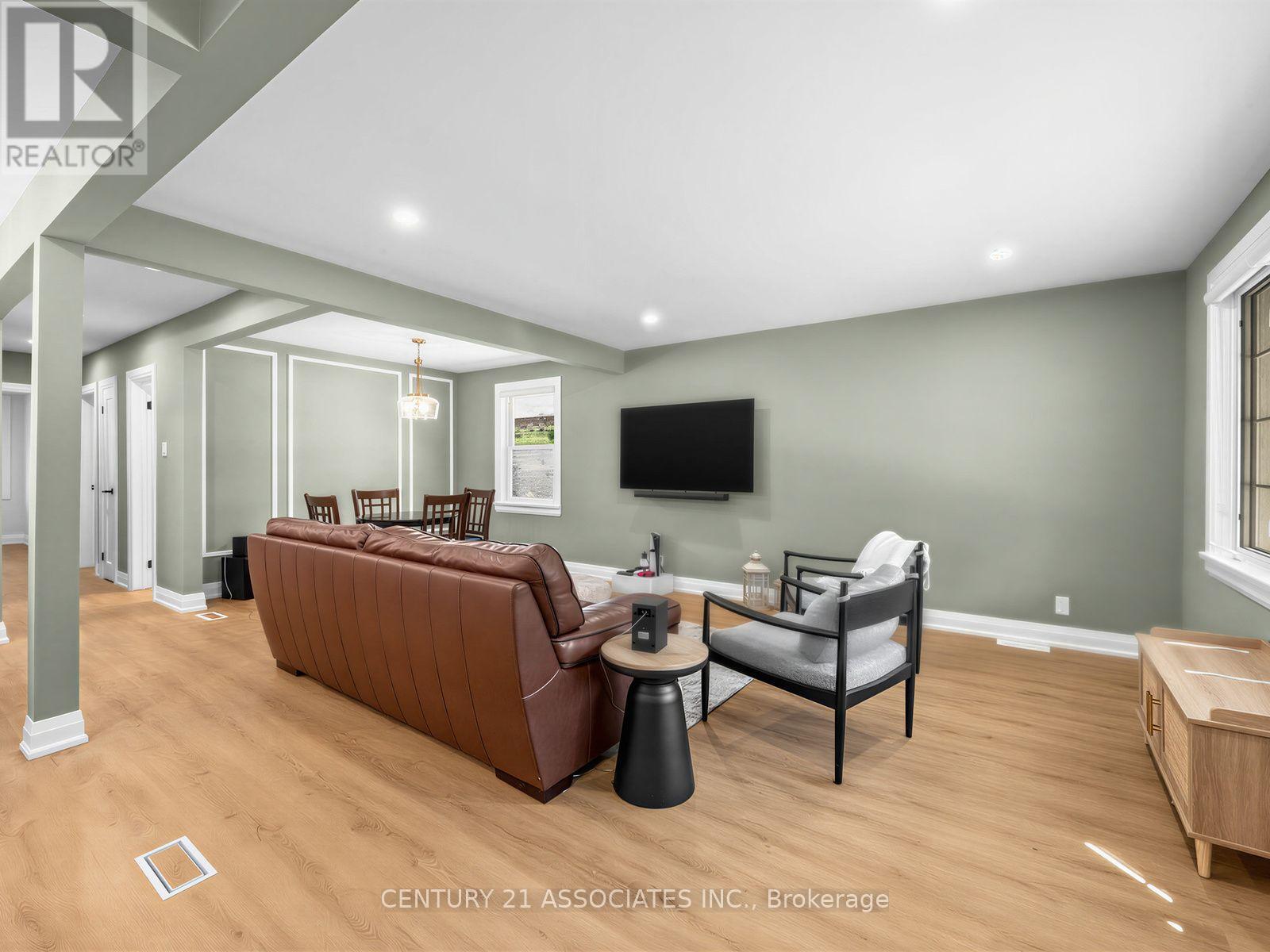 58 CENTRAL PARK BOULEVARD S - 6