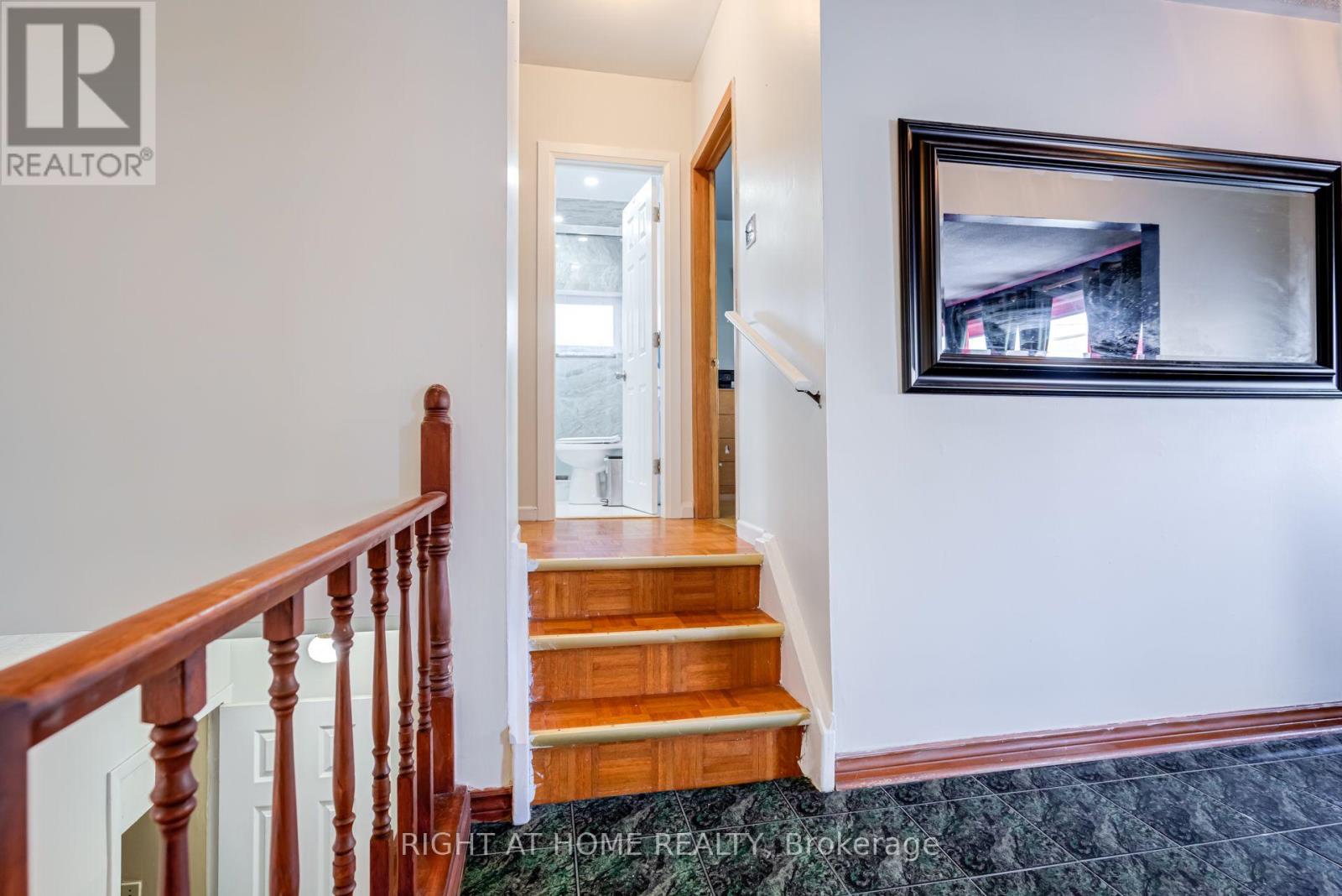 4 LESLIE STREET - 14