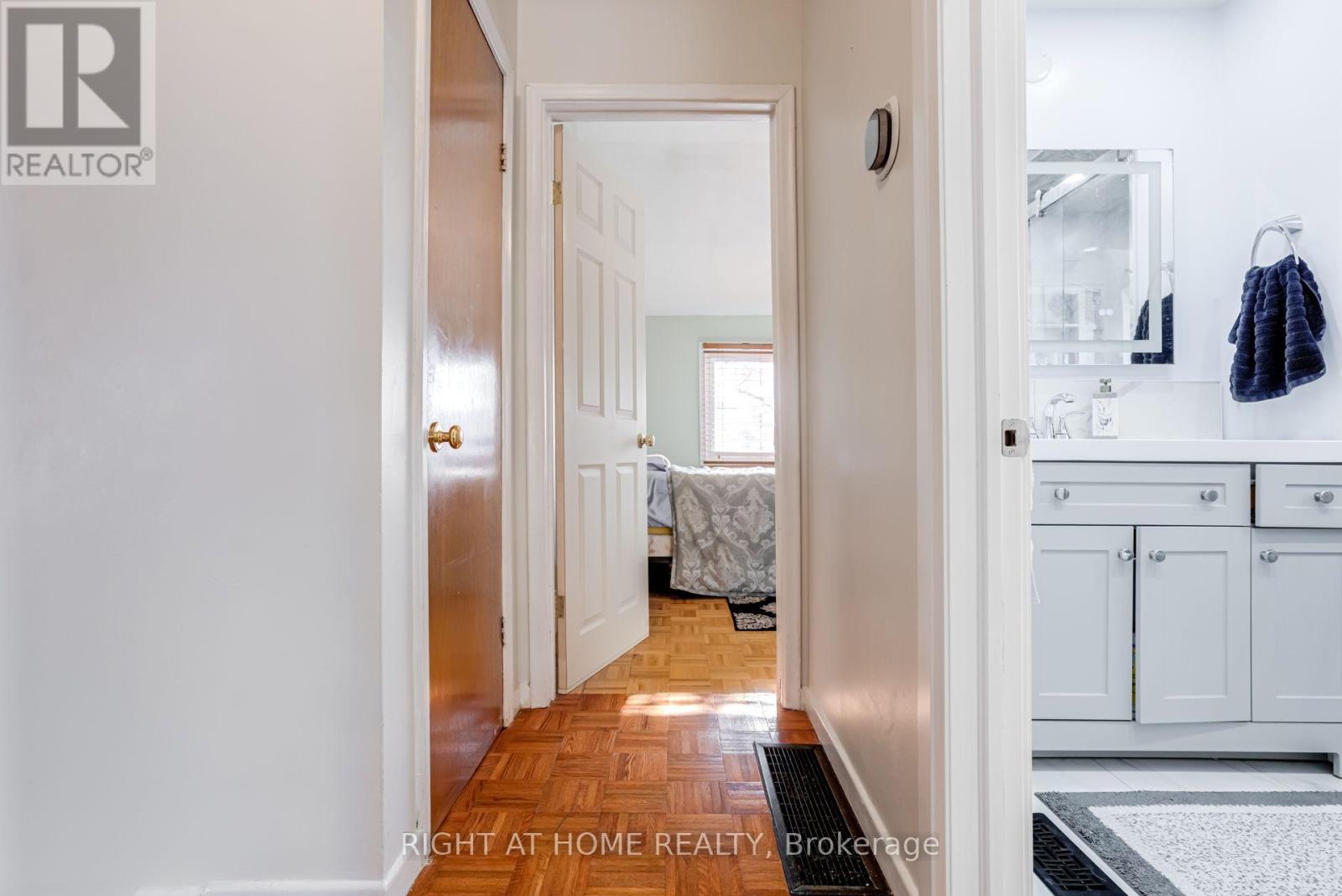 4 LESLIE STREET - 15