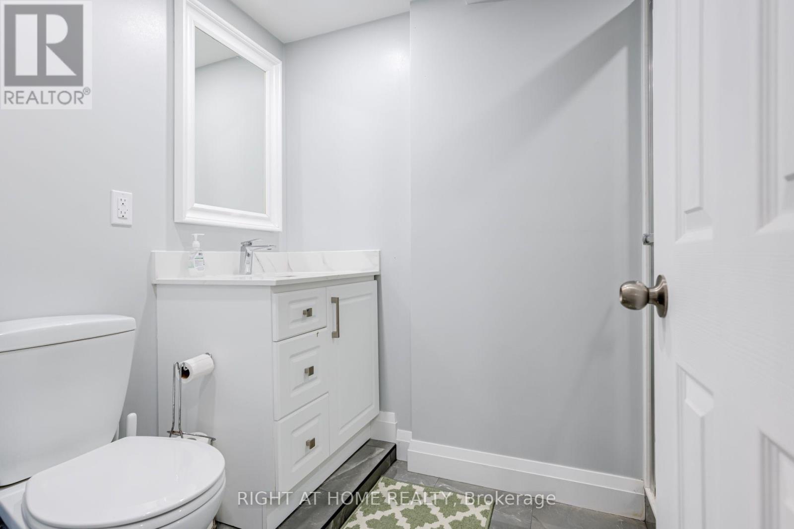 4 LESLIE STREET - 28