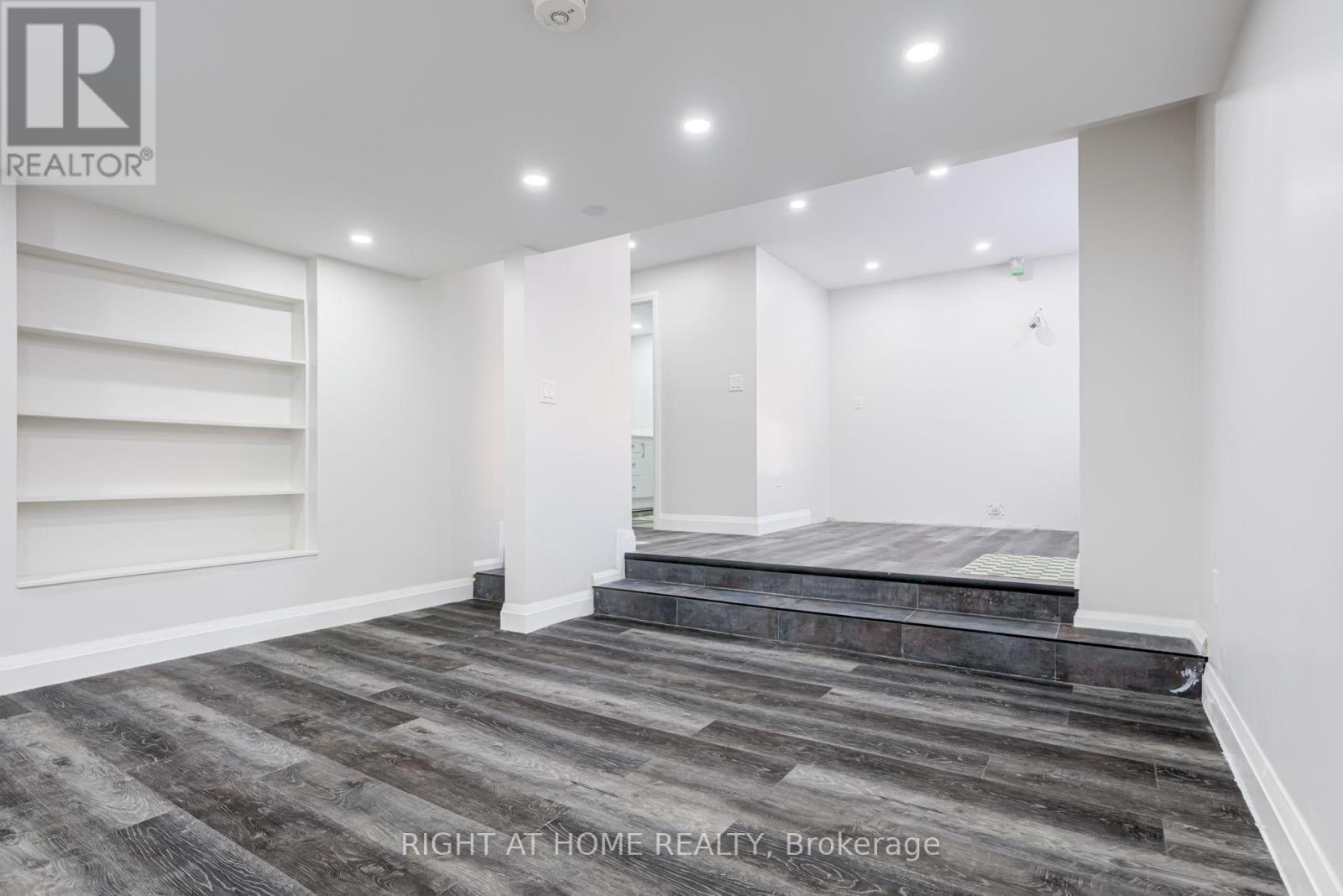 4 LESLIE STREET - 33