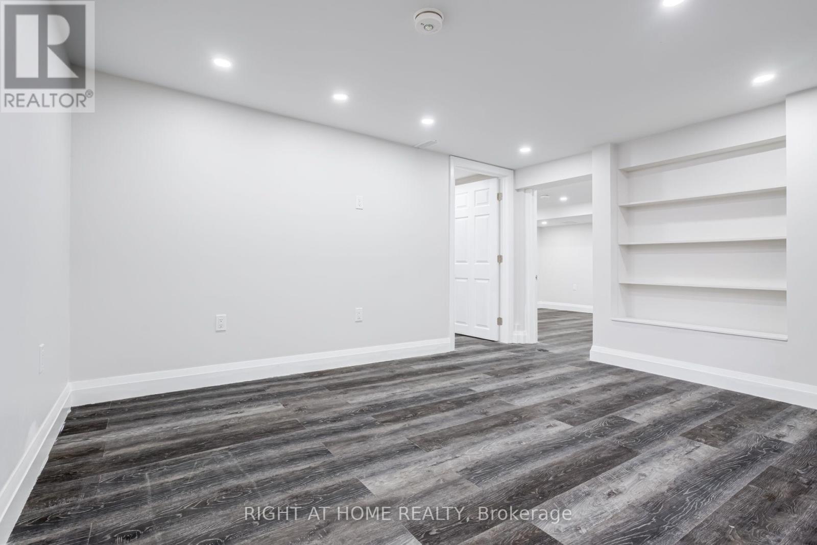 4 LESLIE STREET - 35