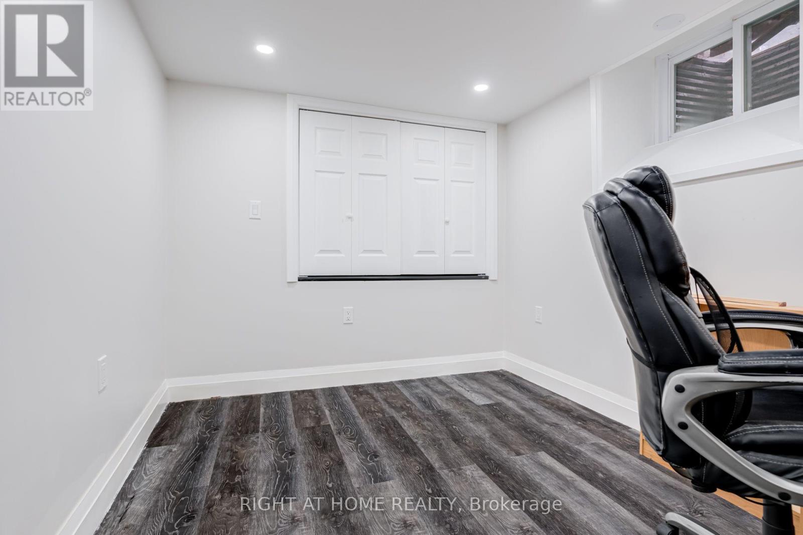 4 LESLIE STREET - 37