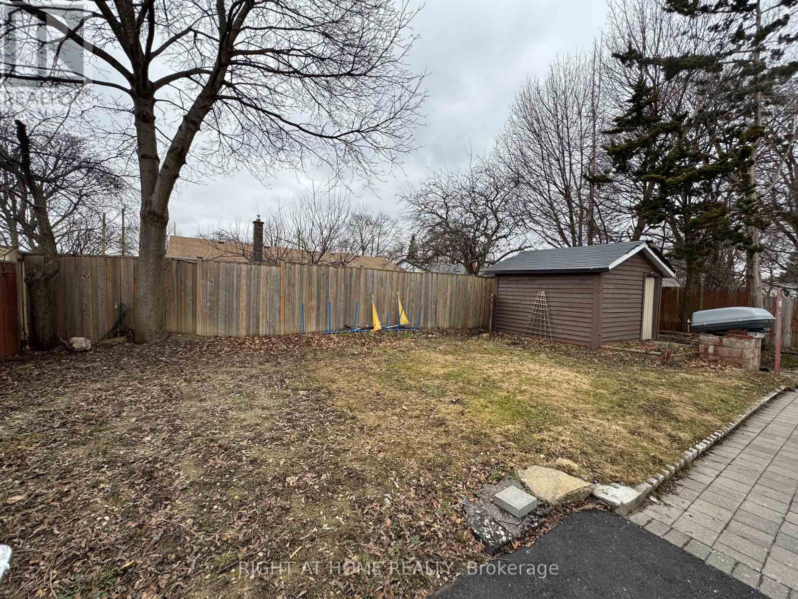 4 LESLIE STREET - 41