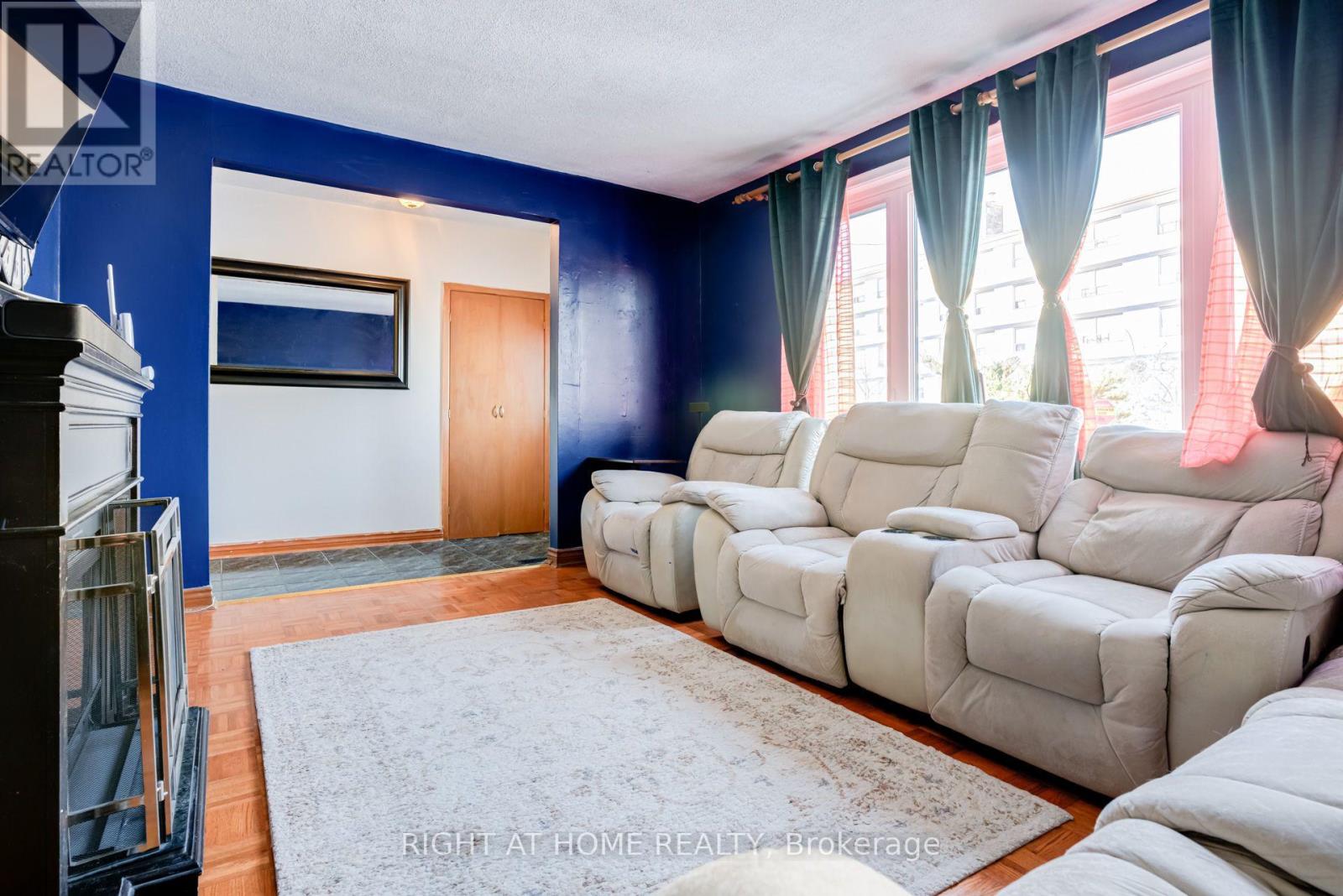 4 LESLIE STREET - 5