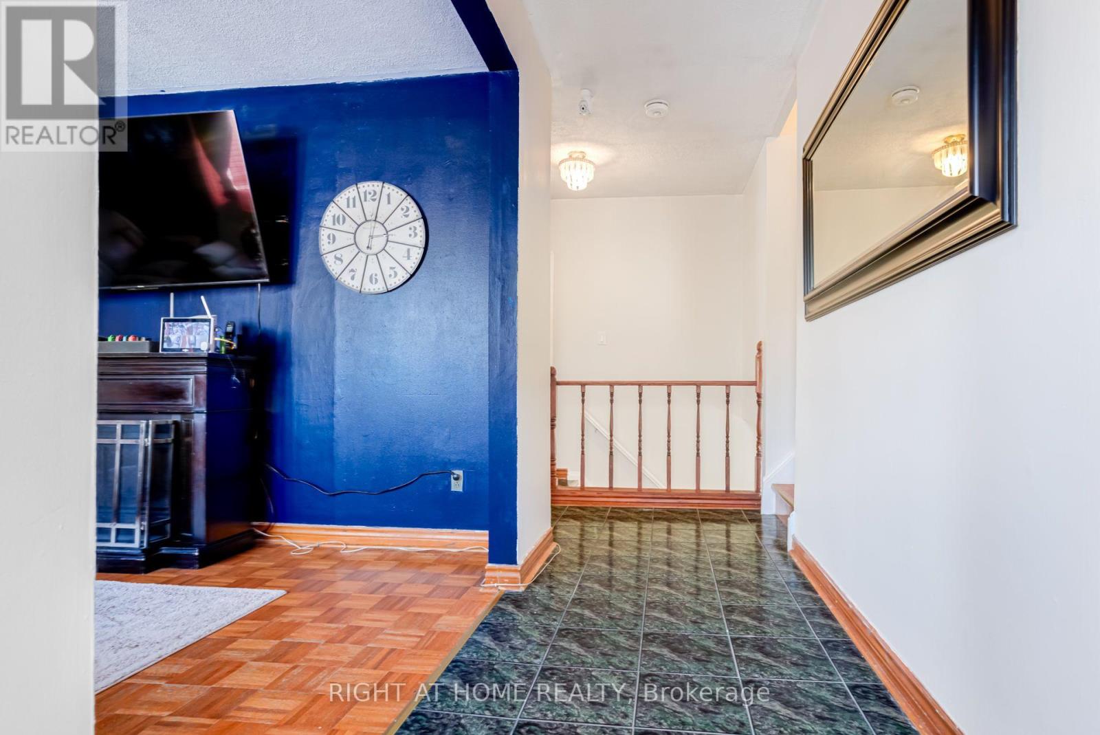 4 LESLIE STREET - 7