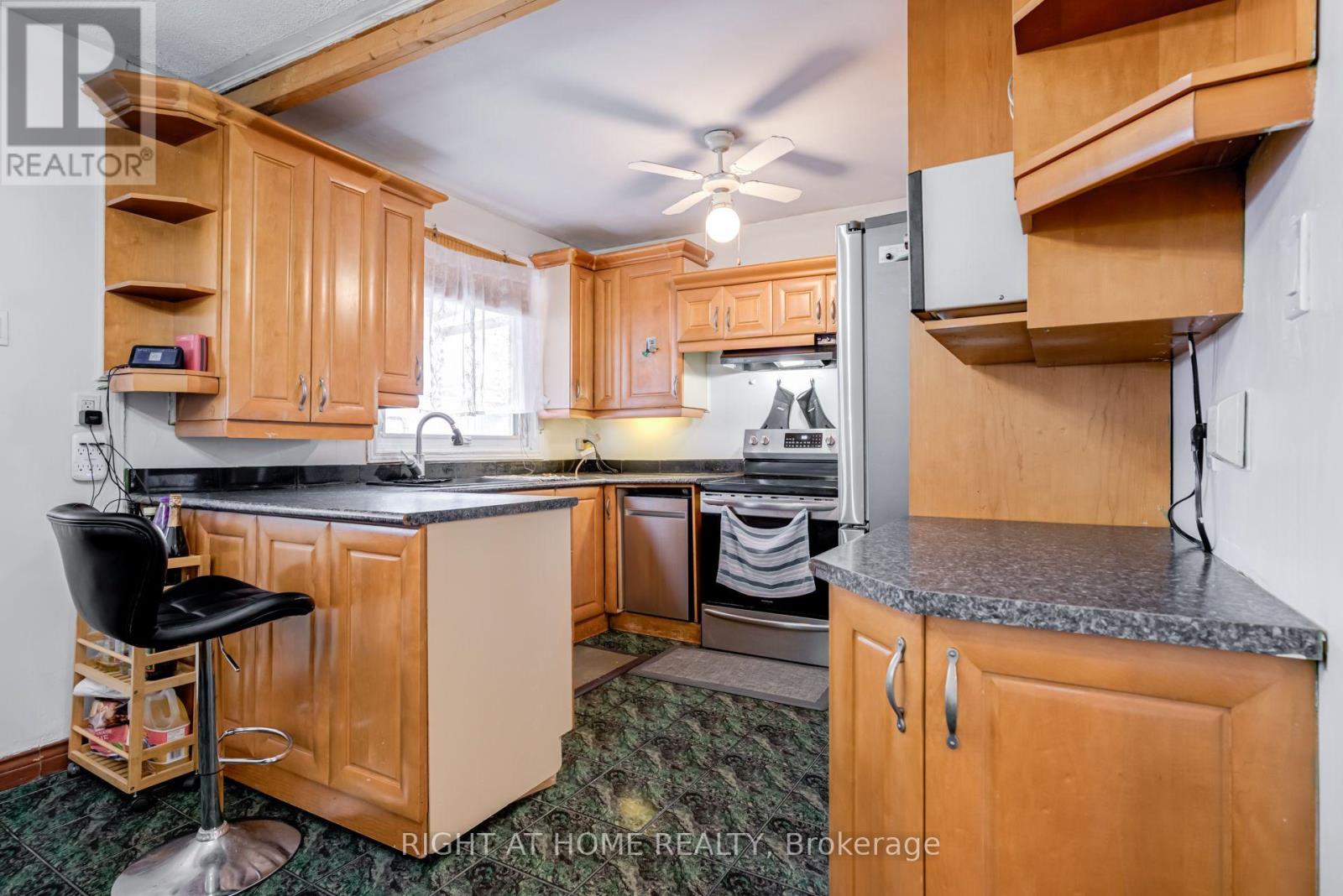 4 LESLIE STREET - 9