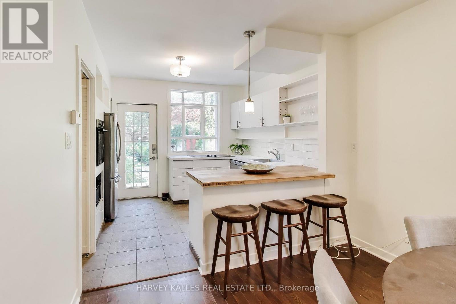 318 SUMACH STREET - Image 10