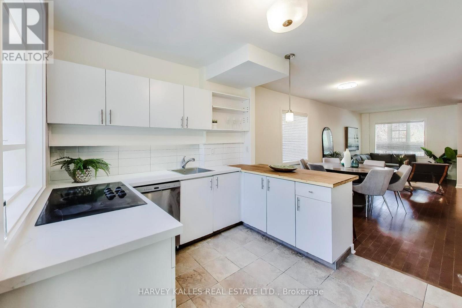 318 SUMACH STREET - Image 11