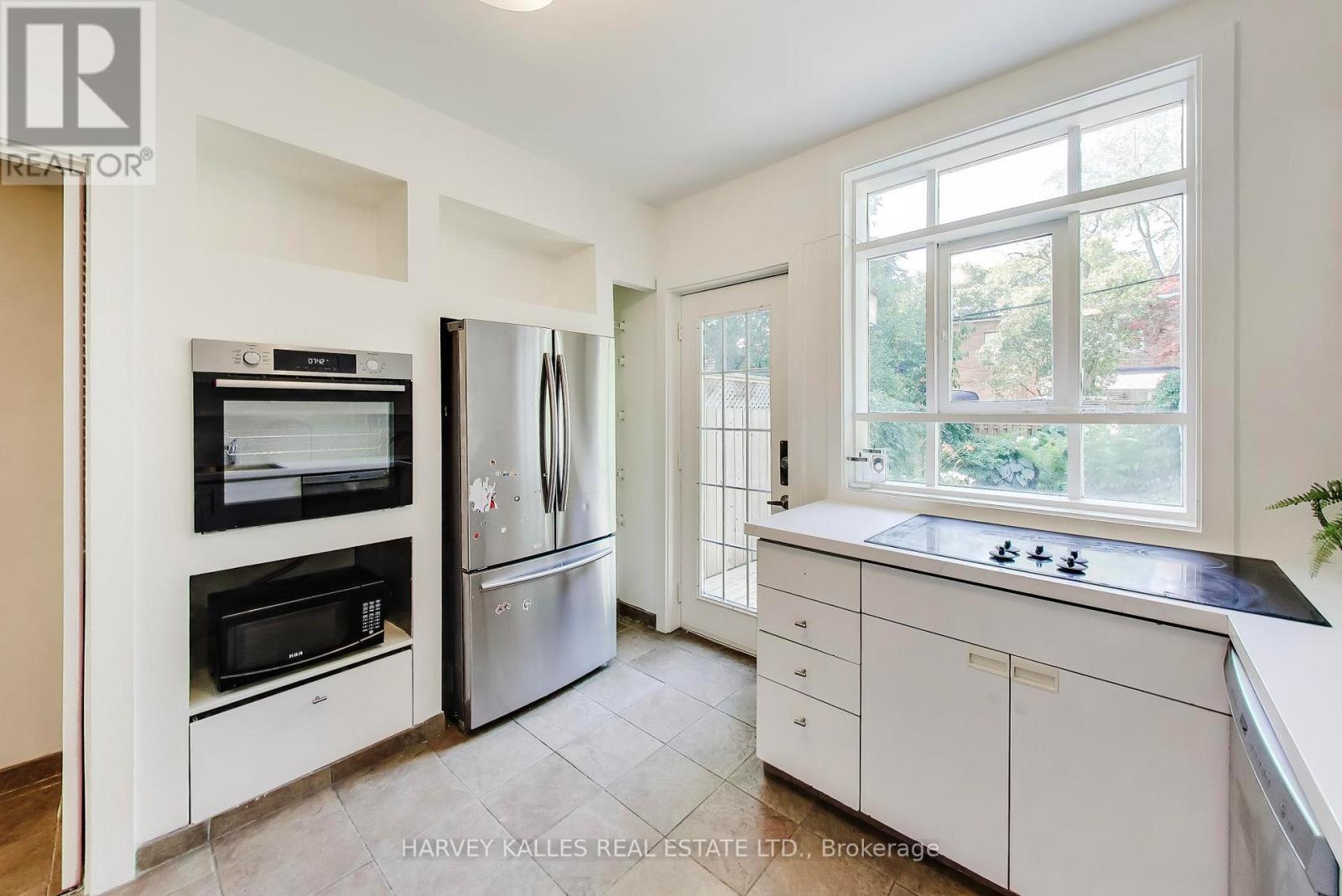 318 SUMACH STREET - Image 14