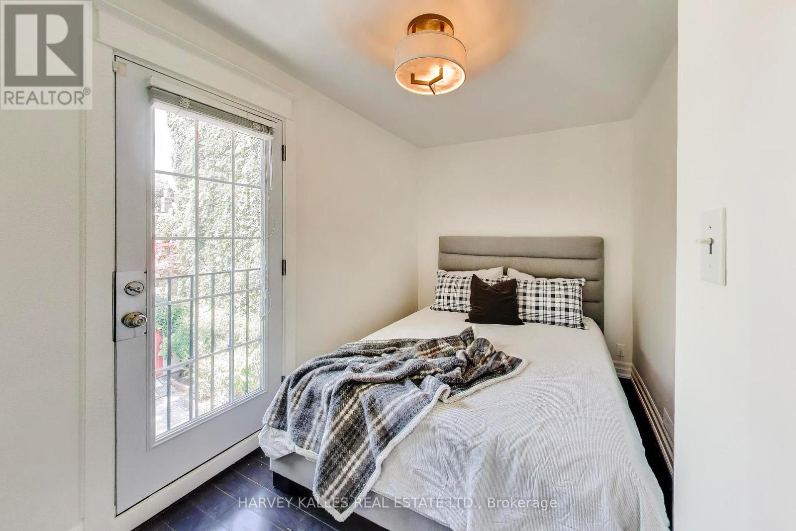 318 SUMACH STREET - Image 18