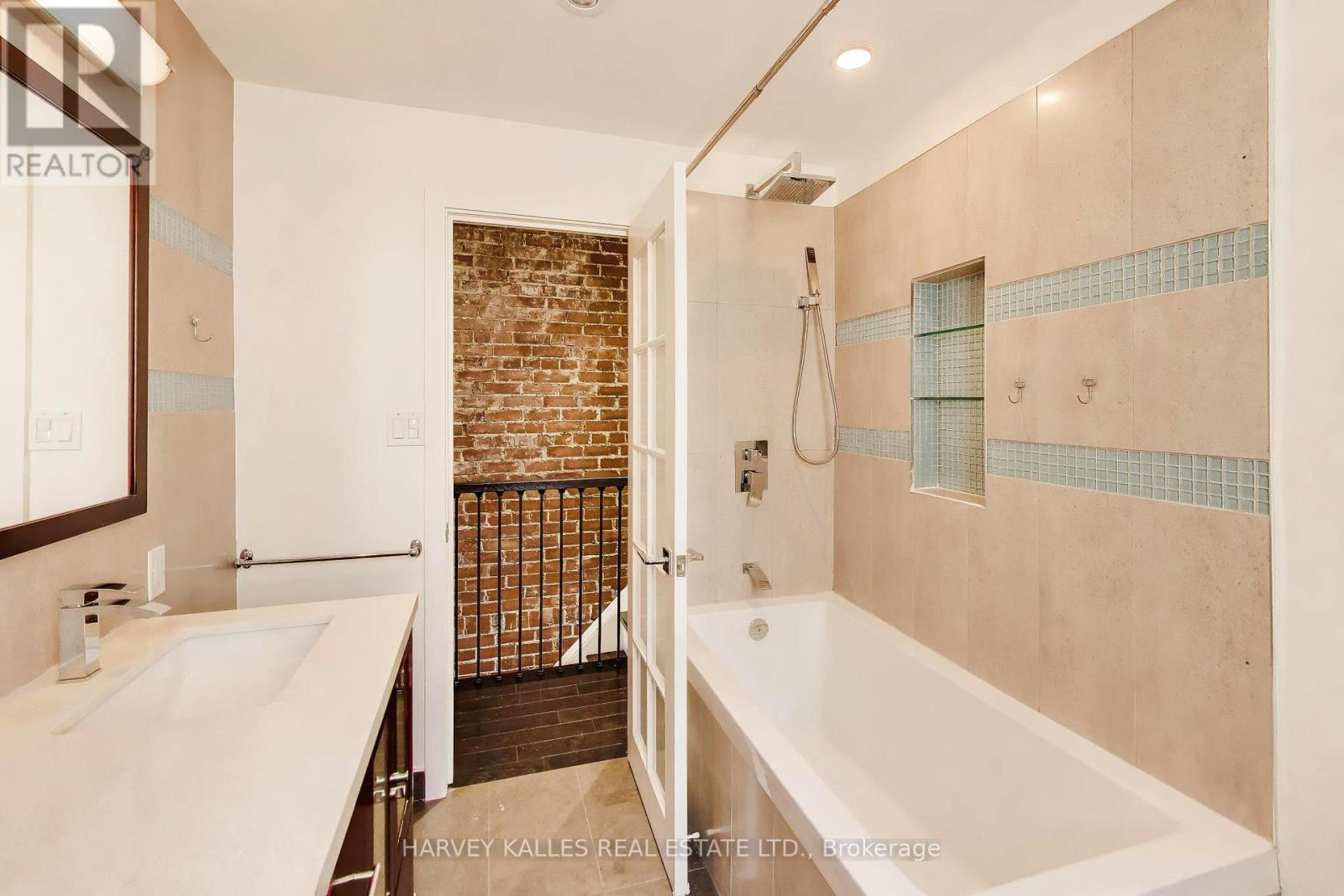 318 SUMACH STREET - Image 23