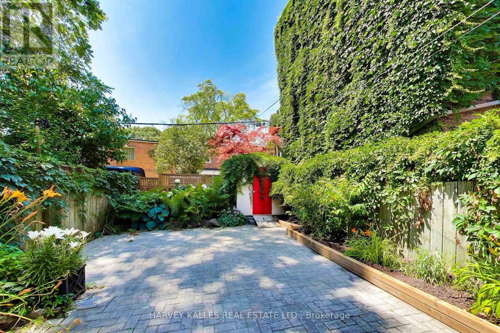 318 SUMACH STREET - Image 31