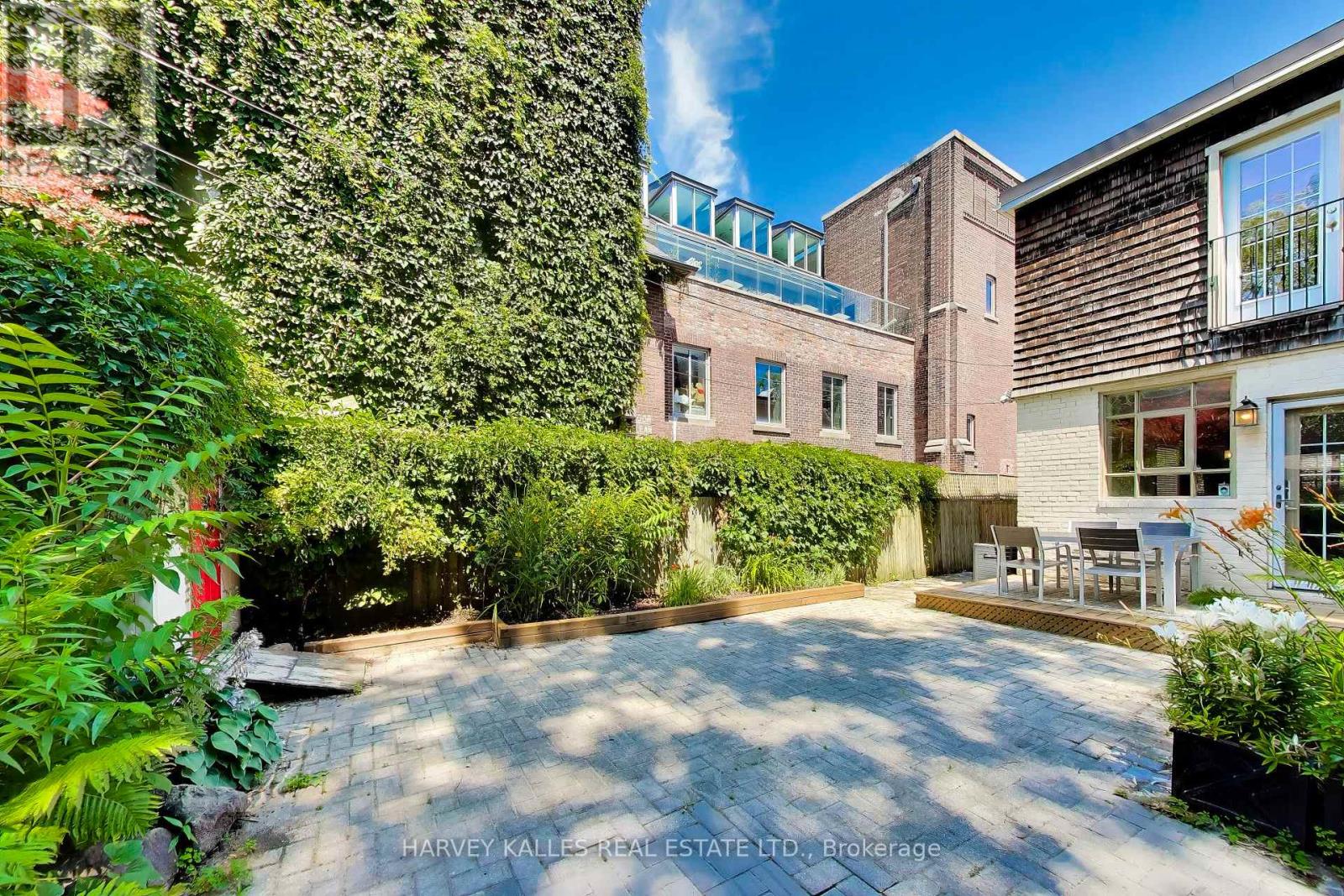 318 SUMACH STREET - Image 32