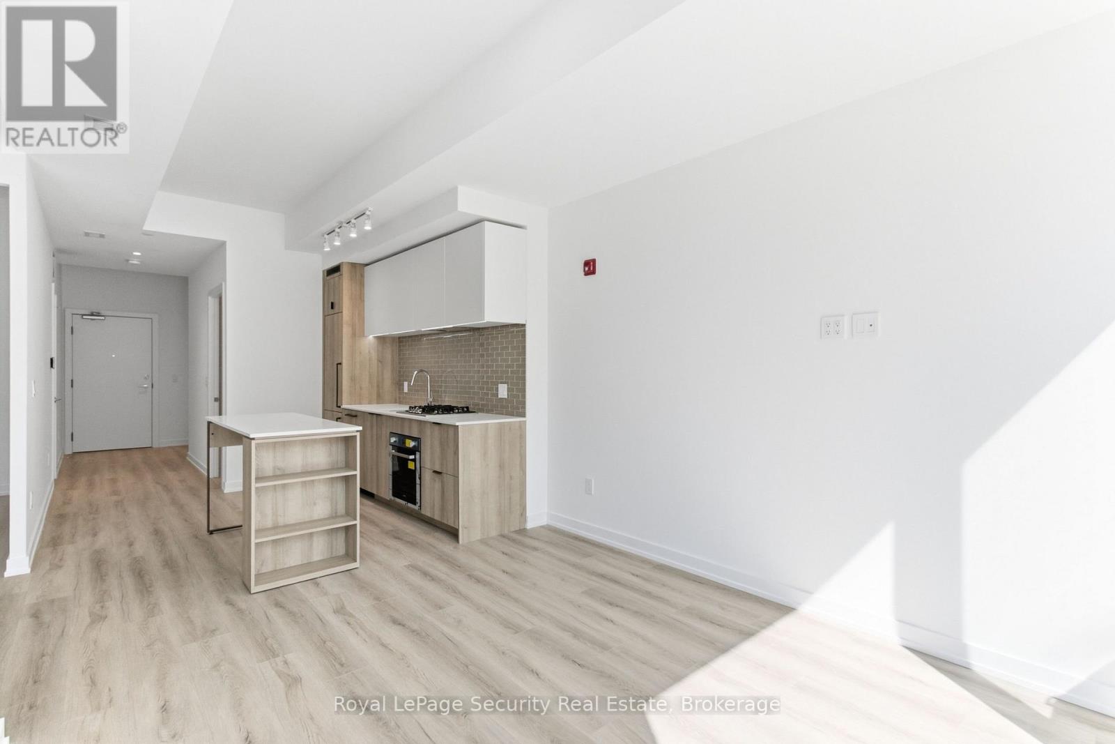 #104 722 MARLEE AVENUE - 17
