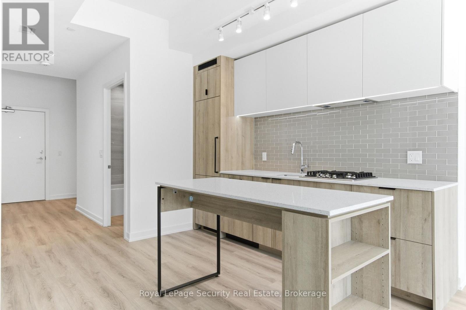 #104 722 MARLEE AVENUE - 21