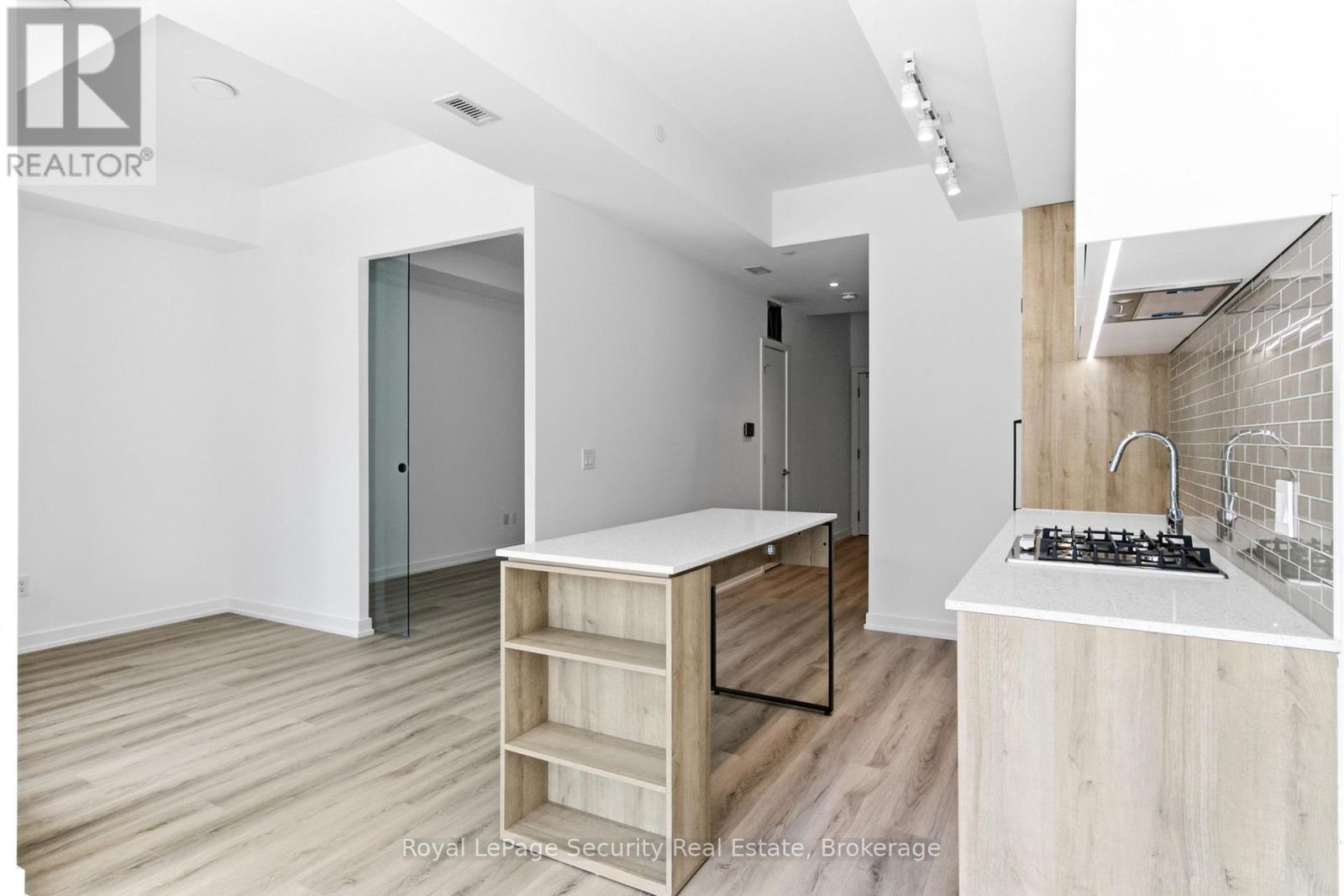 #104 722 MARLEE AVENUE - 24