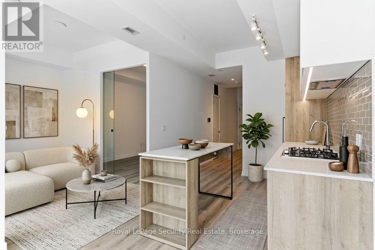 #104 722 MARLEE AVENUE - 25