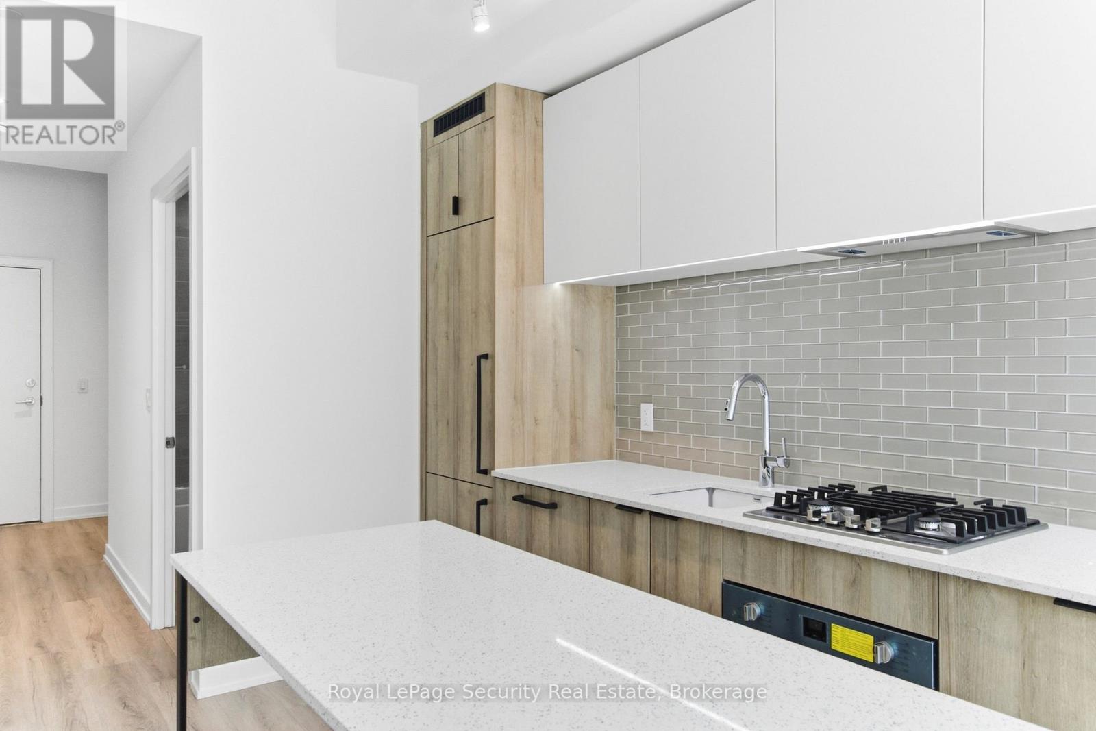 #104 722 MARLEE AVENUE - 26