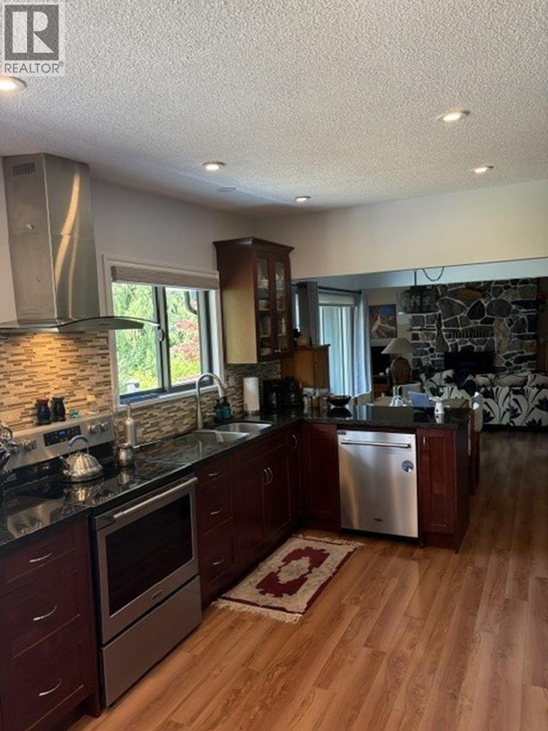 5350 BENNER ROAD, Sechelt