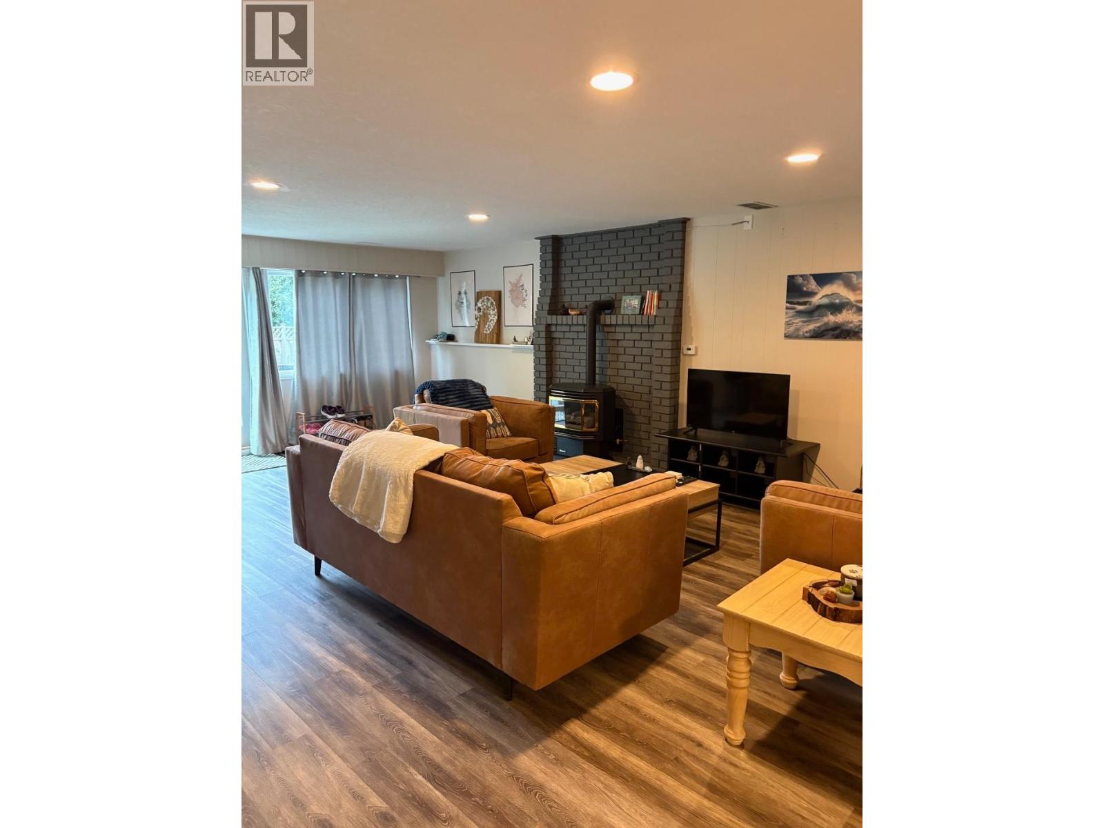5350 BENNER ROAD, Sechelt