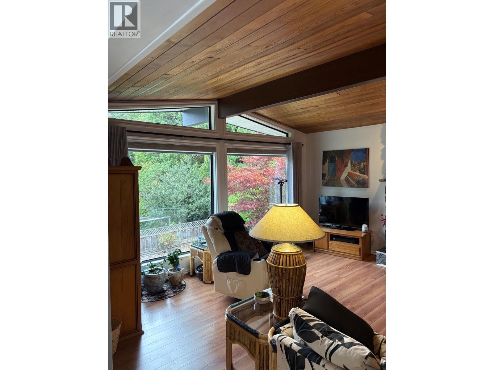 5350 BENNER ROAD, Sechelt