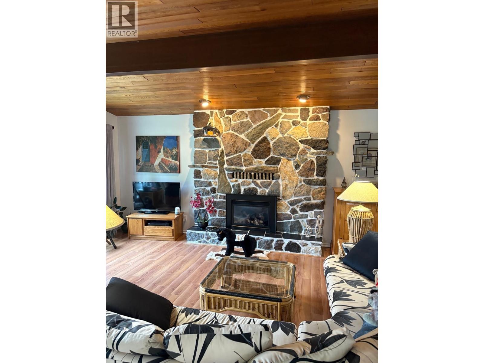 5350 BENNER ROAD, Sechelt