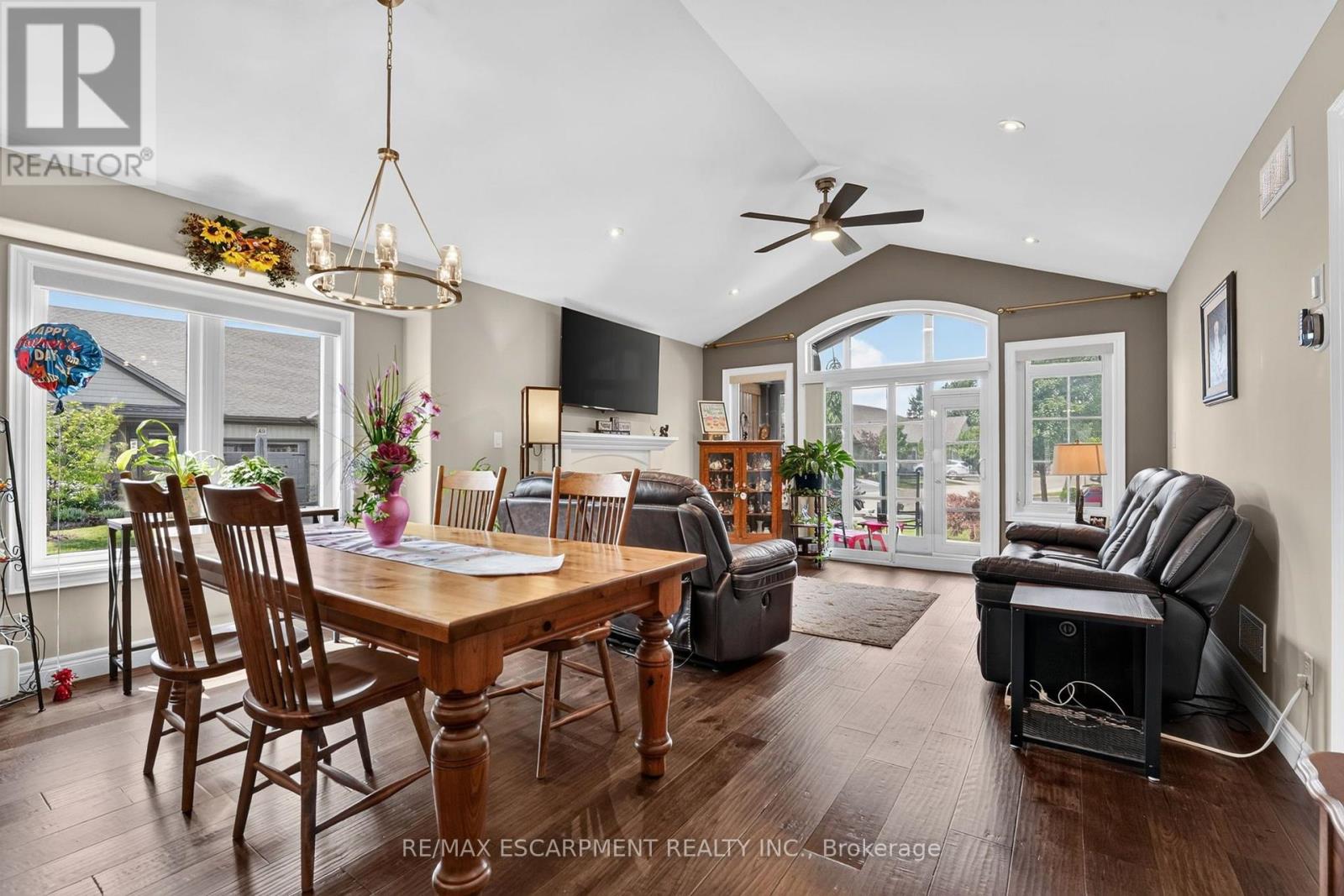 25 RICHARD CRESCENT - 12