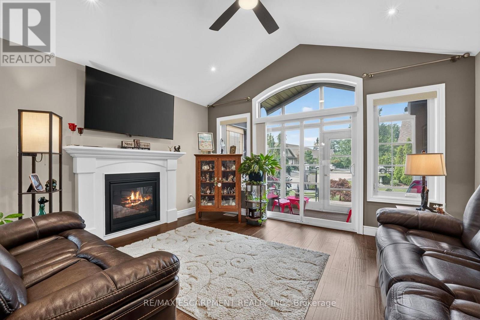 25 RICHARD CRESCENT - 13