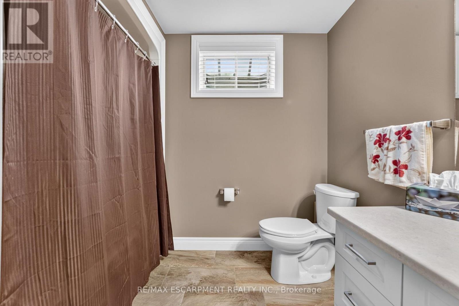 25 RICHARD CRESCENT - 26