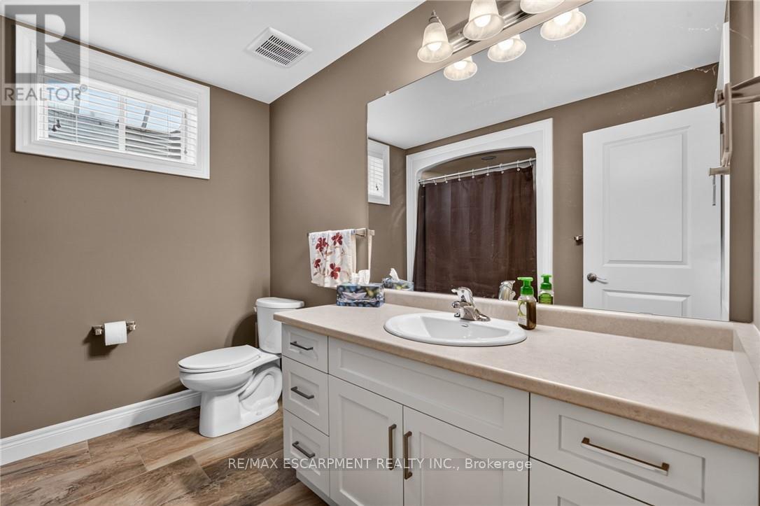 25 RICHARD CRESCENT - 27