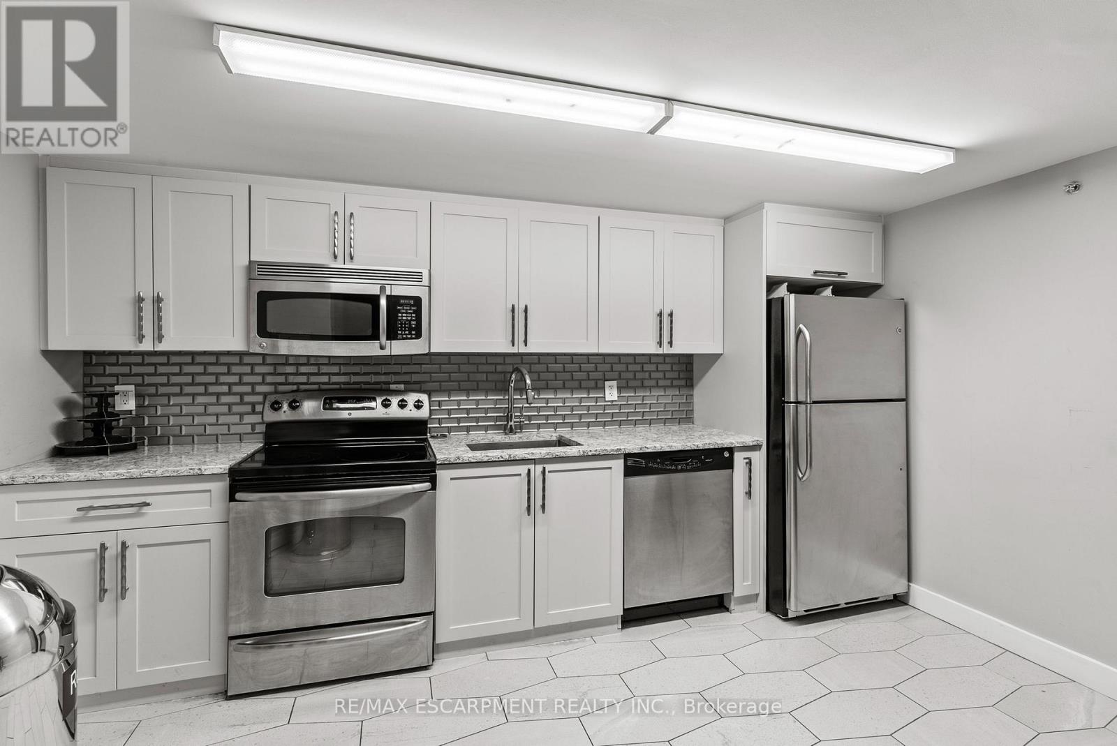 #603 2181 YONGE STREET - 32
